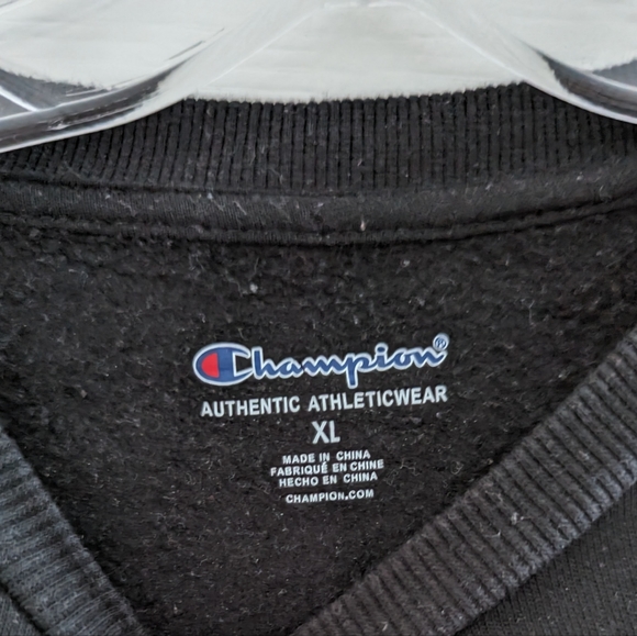 Champion pull over sweater - Picture 2 of 2